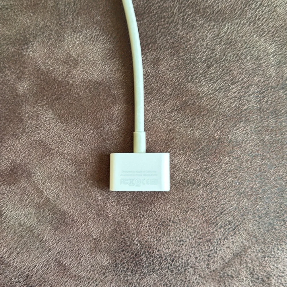 Apple Adapting Cable